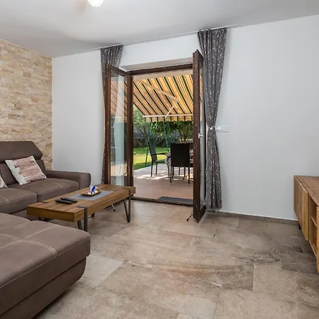 Stunning In Muraj With Kitchen