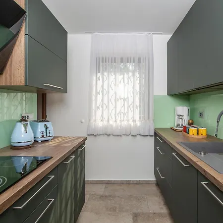 Stunning In Muraj With Kitchen Casa de Férias Kornić