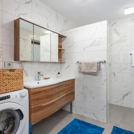 Stunning In Muraj With Kitchen Feriehus