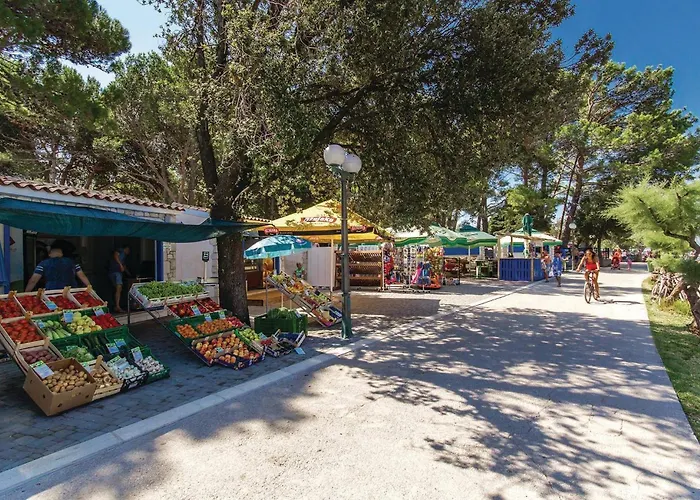 Stunning In Muraj With Kitchen בית נופש Kornić