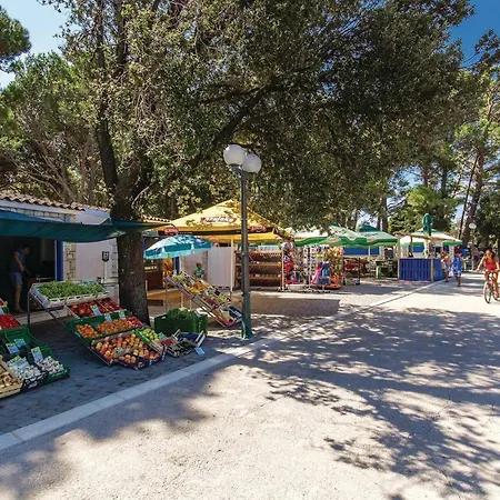 Stunning In Muraj With Kitchen 度假居 Kornić